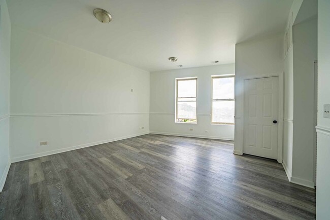 Building Photo - 317 S Homan Ave