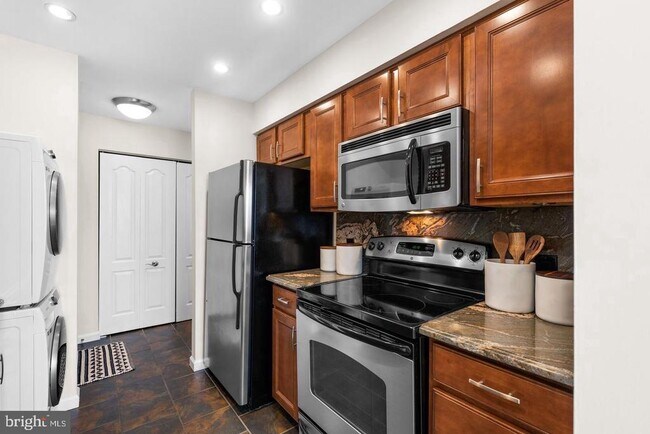 Foto del edificio - 8501 Falls Run Rd