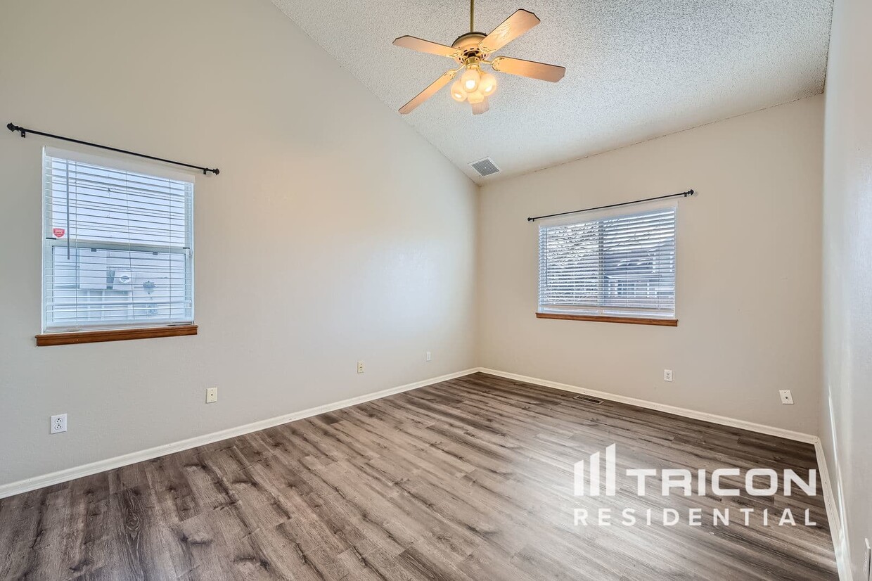 Foto principal - 995 Cobblestone Dr