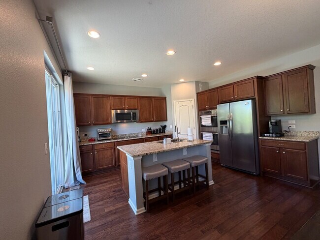 Foto del edificio - ~Coming Soon~ Stunning 4-Bedroom Home with Over 4,000 Sq. Ft. of Living Space!