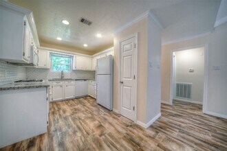 Building Photo - 9 Oldstream Ct