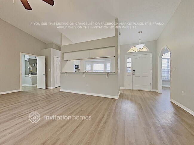 Foto del edificio - 2451 Sweetwater Blvd