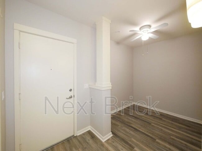 Building Photo - 109 2nd St S