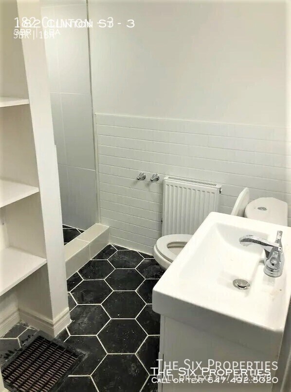 Photo du bâtiment - Brand New Three Bedroom Apartment