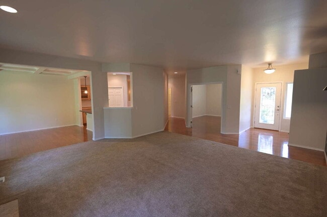 Building Photo - 2 bed plus office, 2 bathroom condo in Sun...