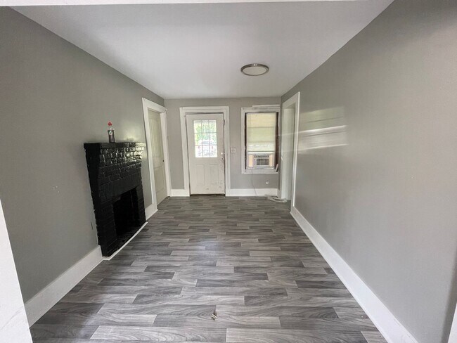 Foto del edificio - COMING SOON! 3 Bedroom House and 2 bath in...