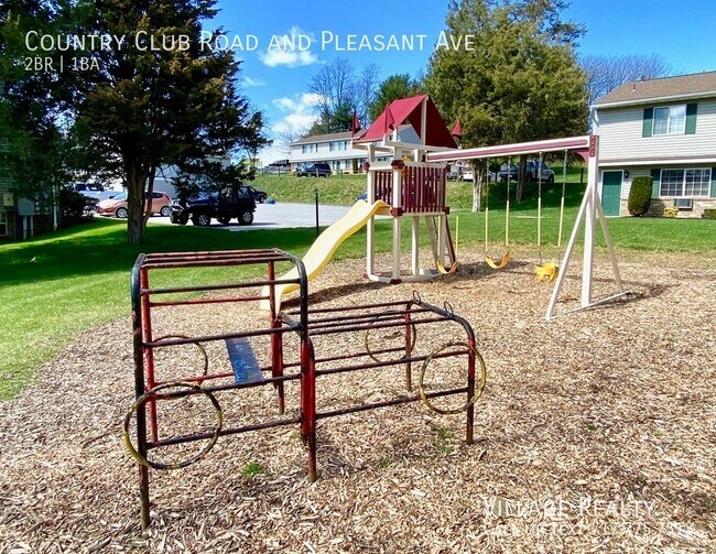 Foto del edificio - 605 Country Club Rd