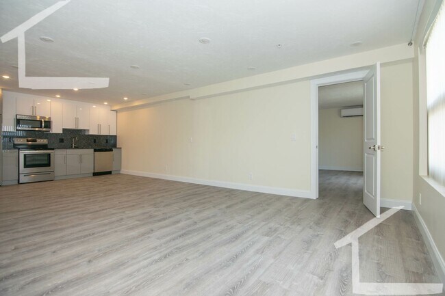 Building Photo - NEWLY RENOVATED 2 BED 2 BATH IN FENWAY!!!!!