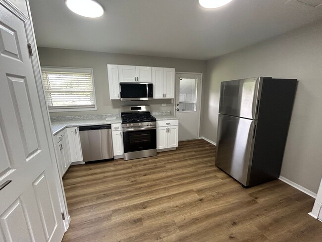 Foto del edificio - Charming 3-Bedroom Home in a Convenient Quincy Location!