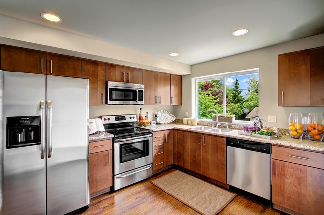 Building Photo - 20005 Poplar Way