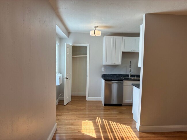 Foto del edificio - 1724 H St