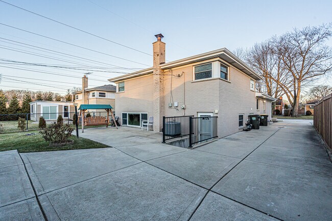 Building Photo - 9314 Menard Ave