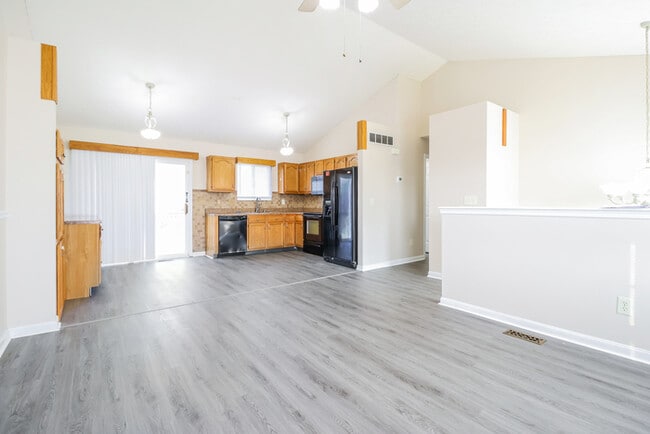 Building Photo - 3201 Shallow Creek Cir