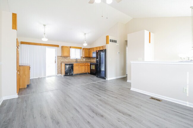 Foto del edificio - 3201 Shallow Creek Cir