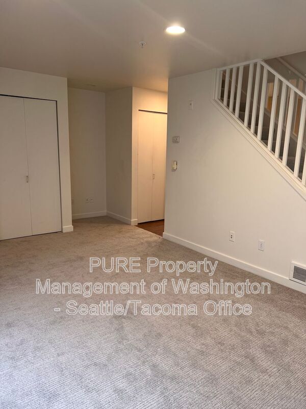 2440 54th Pl SW Unit 2, Seattle, WA 98116 Condo for Rent in Seattle, WA