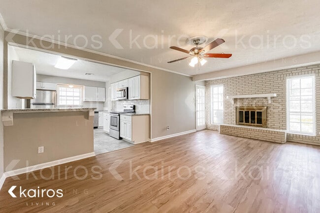Building Photo - 2073 Edinburgh Dr