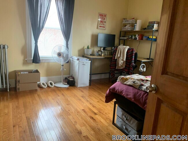 Foto del edificio - 46 Aspinwall Ave