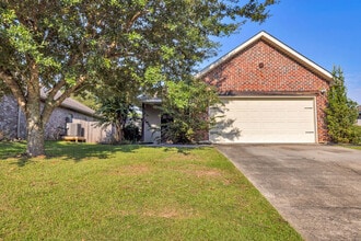 Building Photo - 13727 Fox Hill Dr
