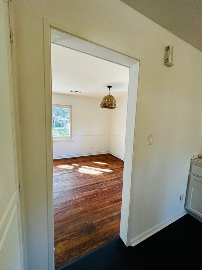 Foto del edificio - 238 Yates Ave