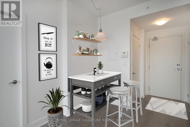 Photo du bâtiment - 99 The Donway W