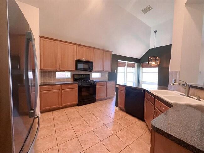 Building Photo - 7018 Paradise Park Bend