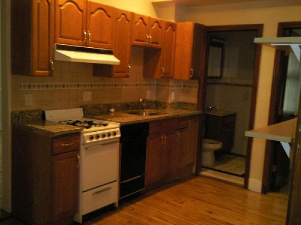 Building Photo - 96 Linden St