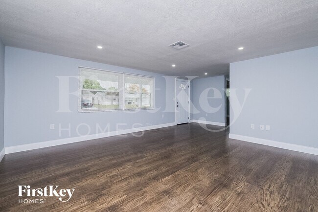 Building Photo - 4832 Fleetwood St