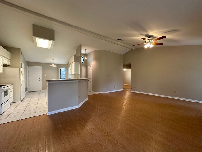 Building Photo - Single Story Home With Great Location