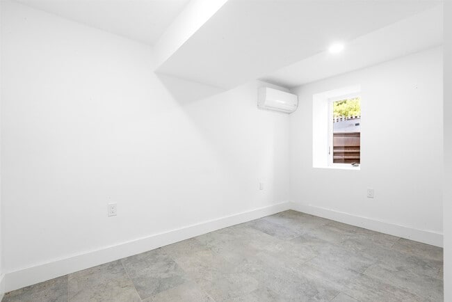 Foto del edificio - 829 John F. Kennedy Blvd