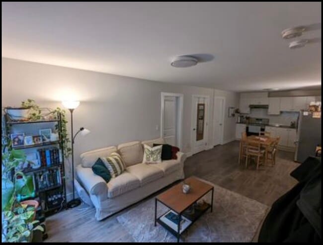 Building Photo - 11327 88 Av