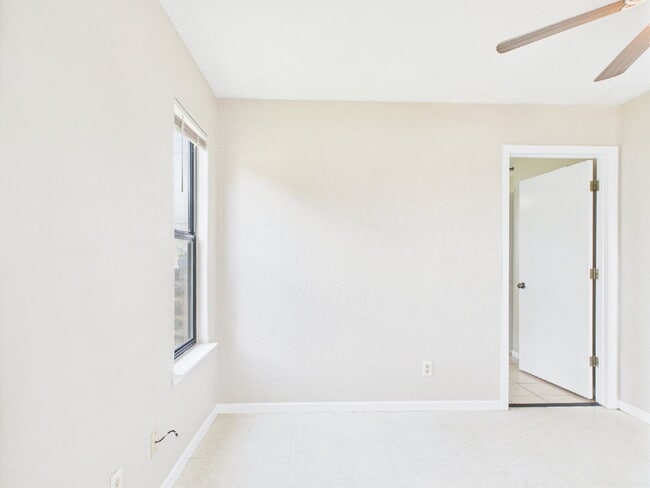 Building Photo - Charming 1-Bedroom Retreat on Friendship L...