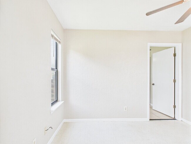 Foto del edificio - Charming 1-Bedroom Retreat on Friendship L...