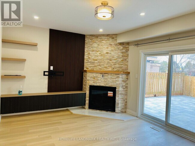 Photo du bâtiment - 70 Lady Churchill Ct