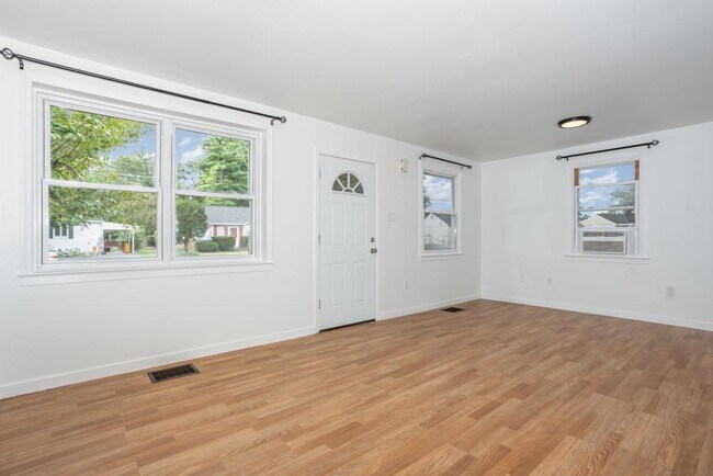 Foto del edificio - 4038 Cherokee Ave