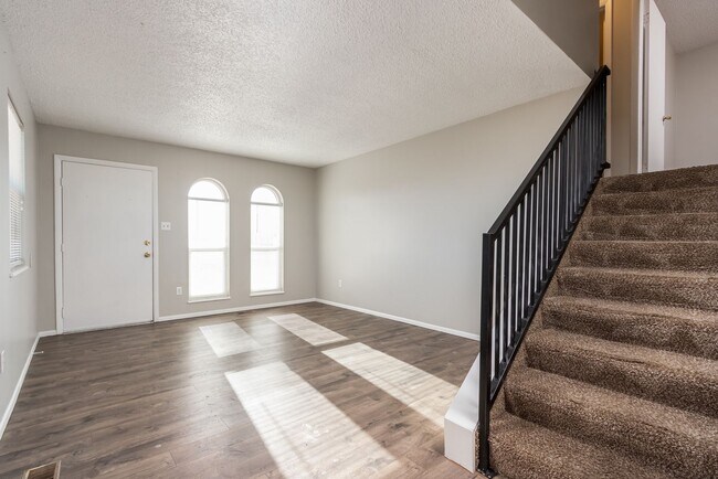 Building Photo - Pueblo West Duplex with garage, fenced yar...