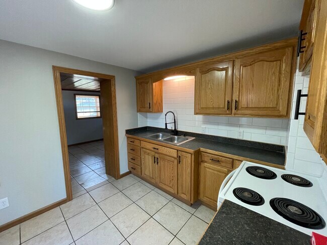 Kitchen - 620 E 14th St