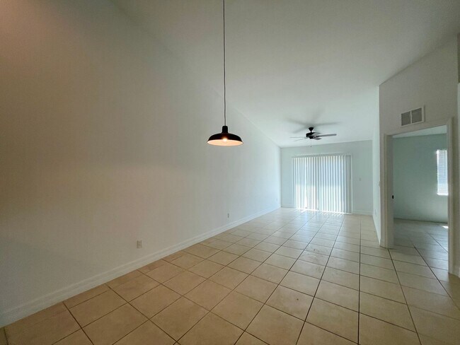 Foto del edificio - 3/2 In Cape Coral now Available
