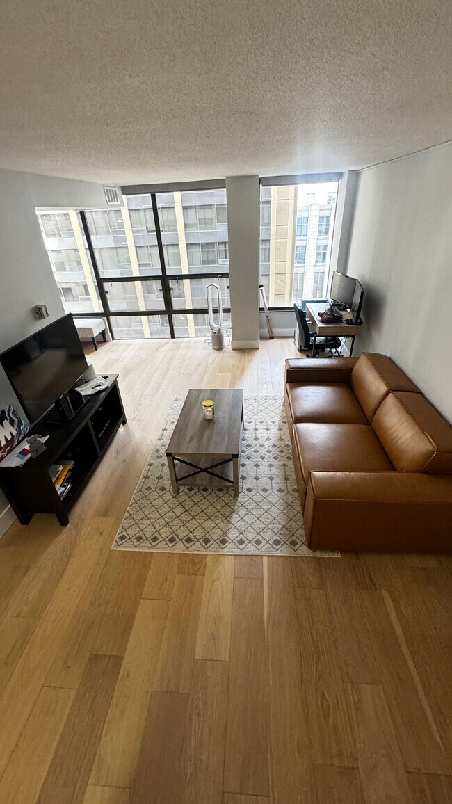 Foto del edificio - 230 E Ontario St