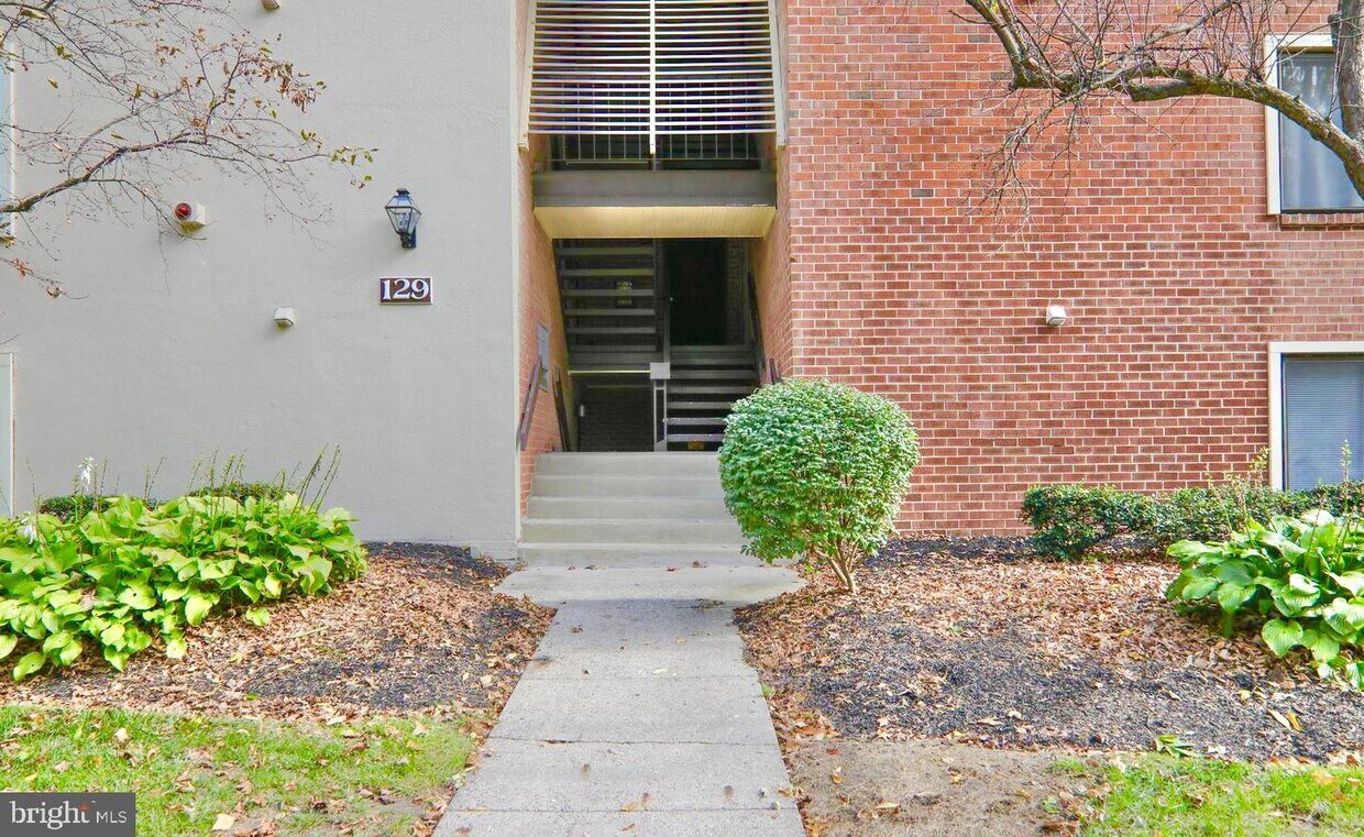 Primary Photo - 129 Echelon Rd