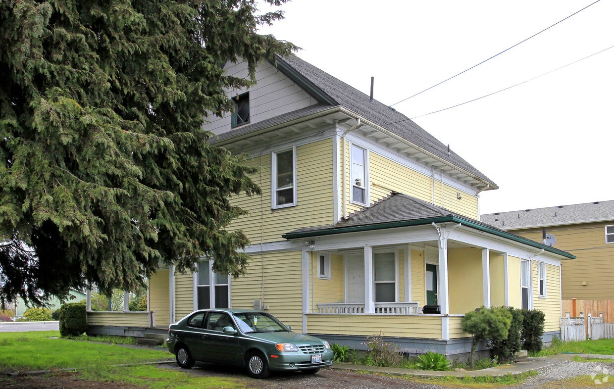 Building Photo - 1231 E Marine View Dr