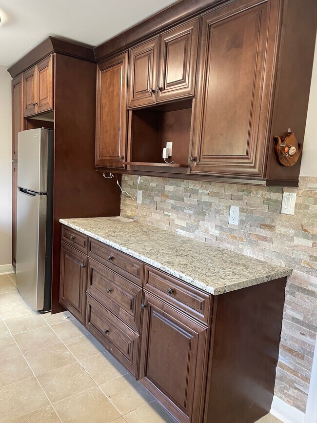 Photo du bâtiment - Spacious 3 Bedroom on East Mountain