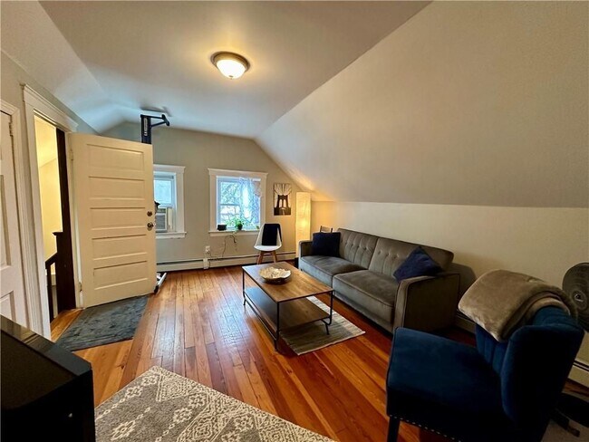 Foto del edificio - 1003 Narragansett Blvd