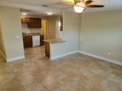 Building Photo - 555 Teak Dr
