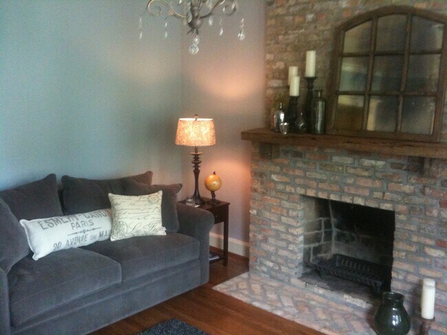 Living room - 3808 N Pine Grove Ave