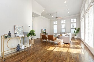 Building Photo - 1406 Hickory St