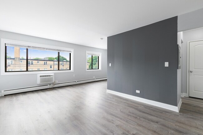 Foto del edificio - 6826 N Ridge Blvd