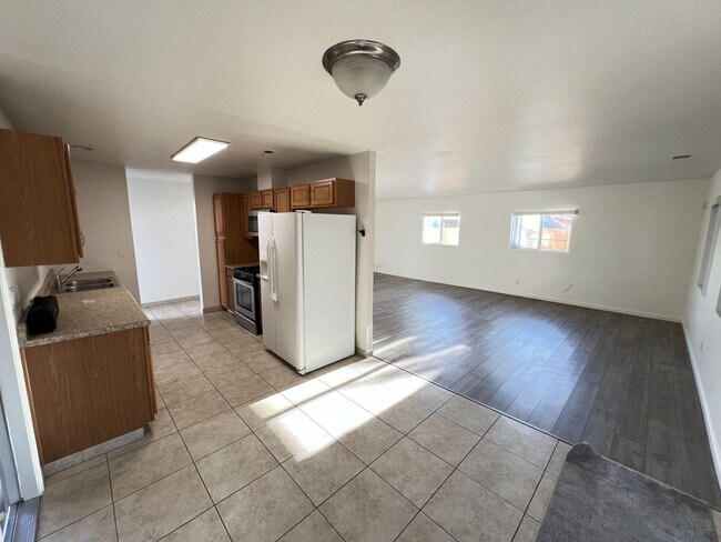 Building Photo - Amazing 4 Bedroom in the Heart of SD!