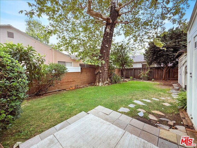 Foto del edificio - 4328 Goodland Ave