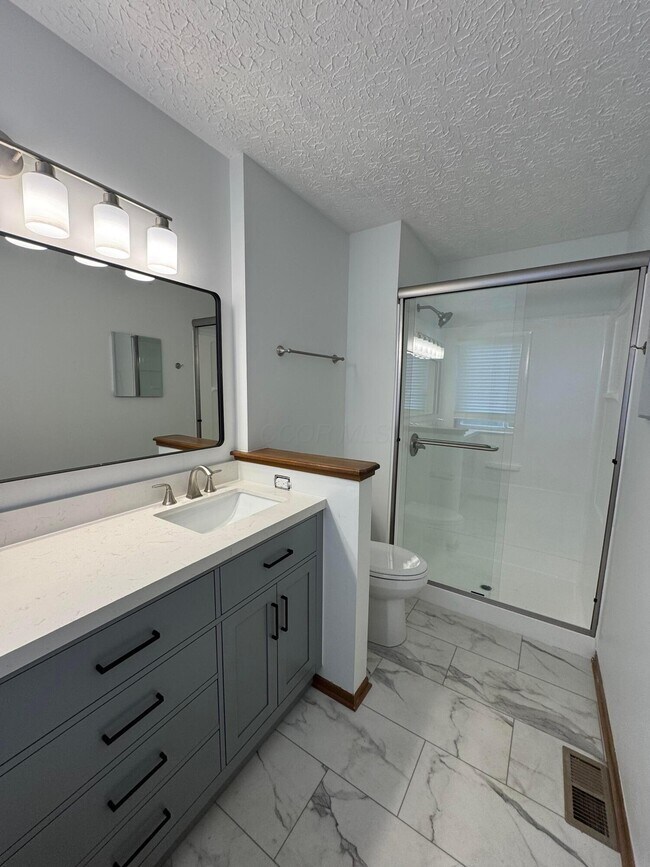 Building Photo - 8000 Leaview Dr