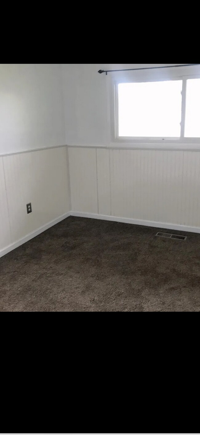 Foto del edificio - 399 Cedarwood Ct